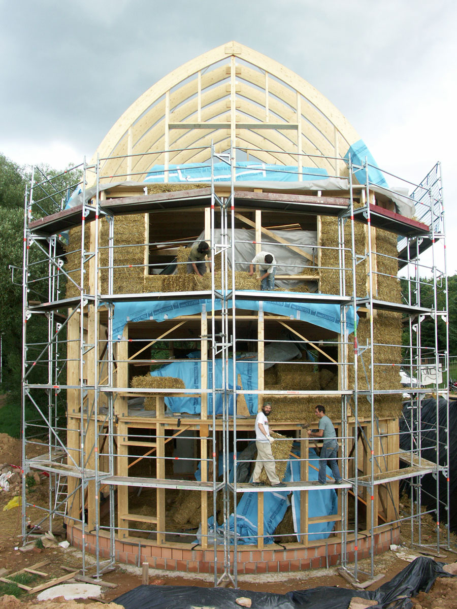 Holzbau mit Einbau Strohballen