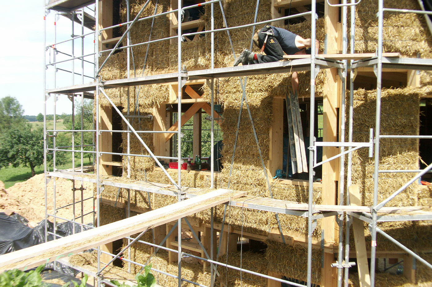 Strohballenfassade Süd