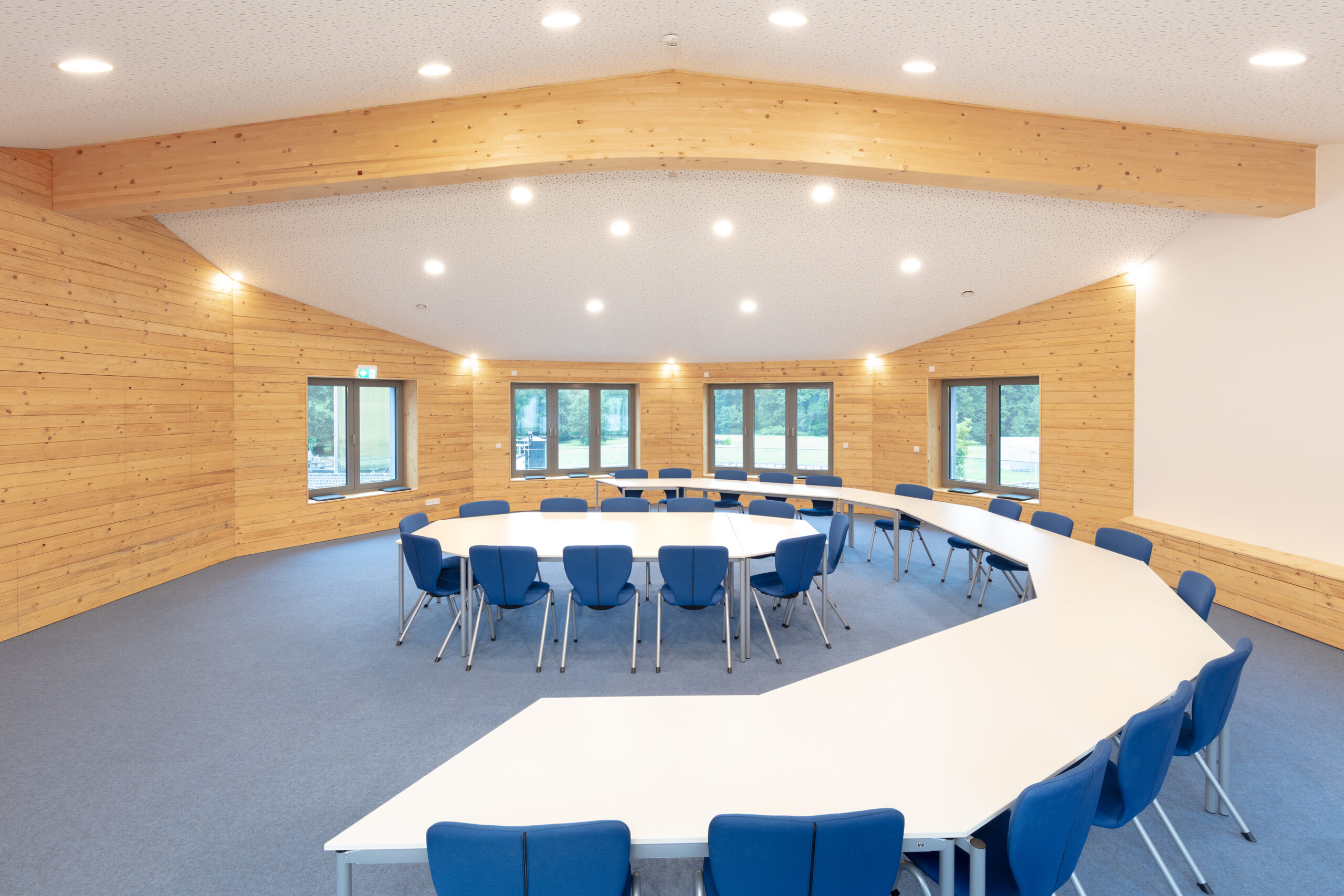 Besprechungsraum DG regionales Holz + Ziegenhaar