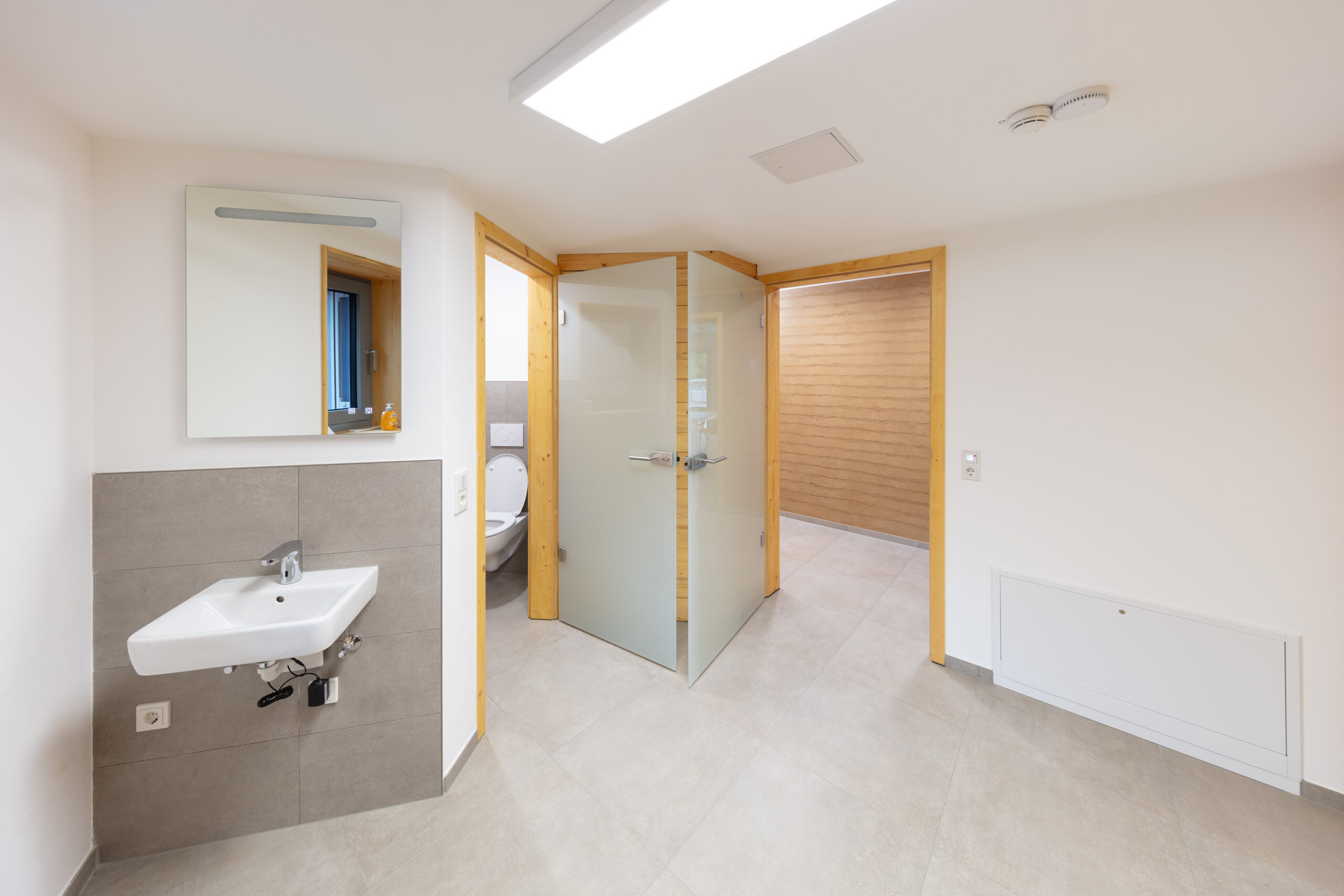 Umkleide mit platzsparendem Technikraum KG